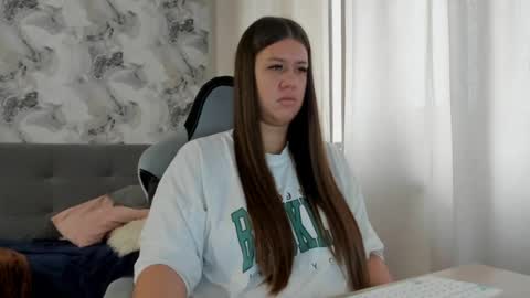 kianna_dior_ online show from August 4, 1:19 pm