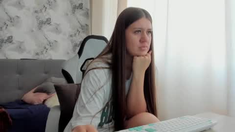 kianna_dior_ online show from August 11, 9:00 am