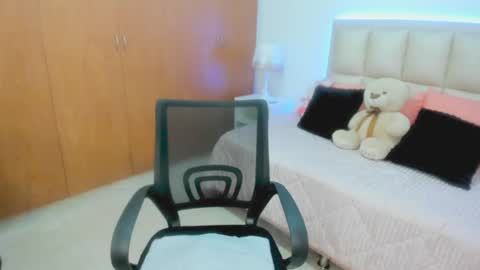 paula online show from August 3, 8:38 pm