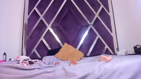 KiaraAsmx online show from August 12, 10:17 am