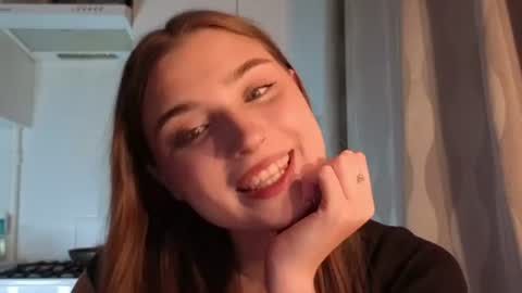 Cou cou my name is Sofi  Lets hit 10 Thumbs Up together   online show from June 18, 4:18 pm