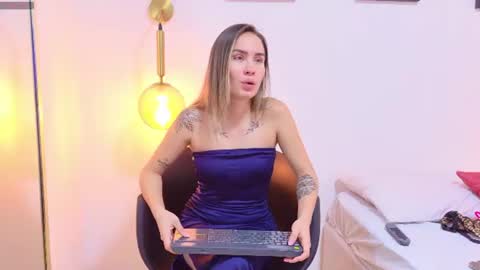 kiimm taylor online show from August 13, 12:30 pm