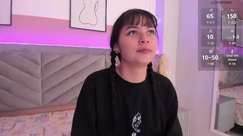 Kiki online show from August 12, 1:24 pm