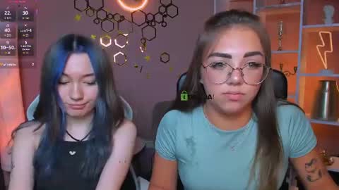 kiki_swan online show from August 5, 5:00 pm