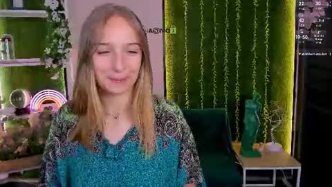 kiki_swan online show from August 7, 9:20 am