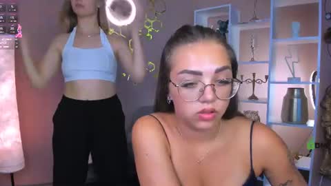kiki_swan online show from August 8, 2:50 pm