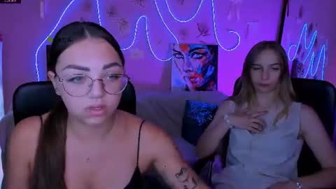 kiki_swan online show from August 14, 5:44 am