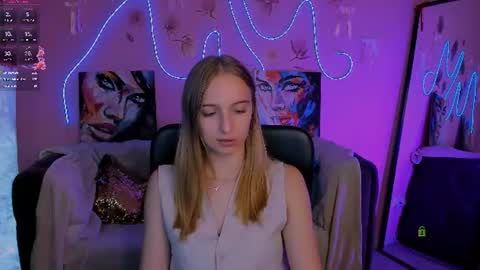 kiki_swan online show from August 14, 9:02 am
