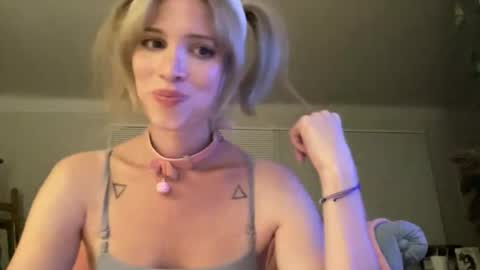 Kiki Hart online show from May 13, 4:56 am
