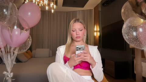 Killer  Tits online show from May 18, 8:31 pm