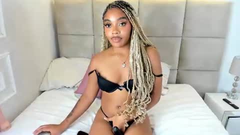 SHURI LUX  online show from August 17, 9:31 pm