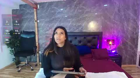 kim_noir online show from August 4, 6:10 am