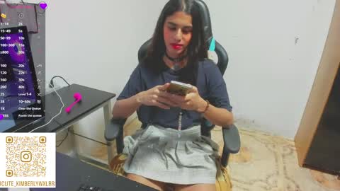 Instagram Cute kimwex online show from April 19, 4:00 am