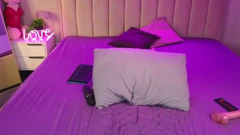 kimberlly_smith online show from July 17, 1:49 am
