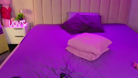 kimberlly_smith online show from July 20, 4:48 am