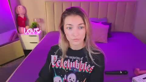 kimberlly_smith online show from July 20, 11:30 pm