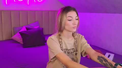 kimberlly_smith online show from July 21, 11:40 pm