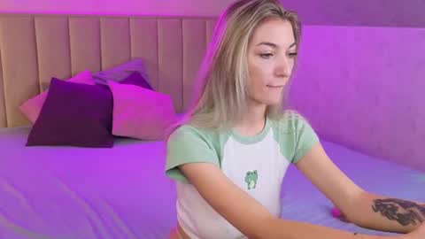 kimberlly_smith online show from July 28, 1:33 am
