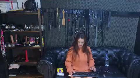  KIMBERLY SWAN  online show from August 11, 6:10 pm