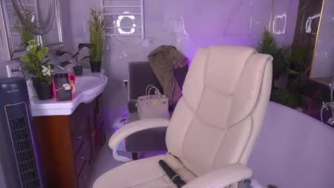 Kim online show from August 6, 3:44 pm