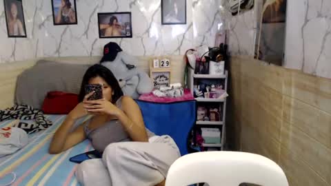 kimchuueee online show from July 29, 4:03 pm