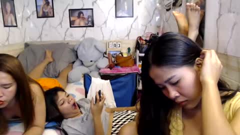 kimchuueee online show from August 4, 1:30 pm