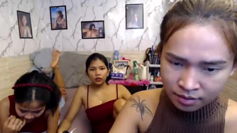 kimchuueee online show from August 17, 2:33 pm