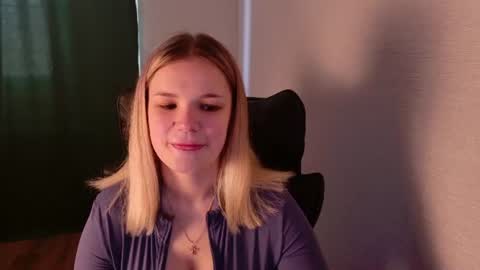 KimEvanss online show from July 17, 5:51 am