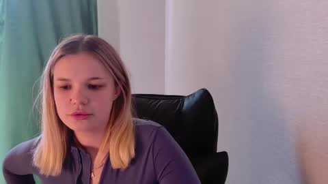 KimEvanss online show from July 17, 1:11 pm