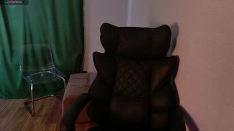 KimEvanss online show from July 18, 1:23 pm