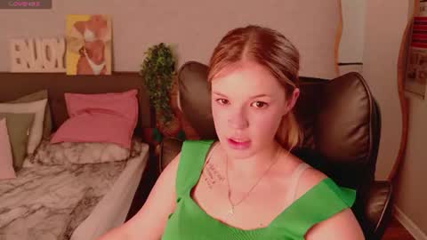 KimEvanss online show from July 22, 3:03 pm