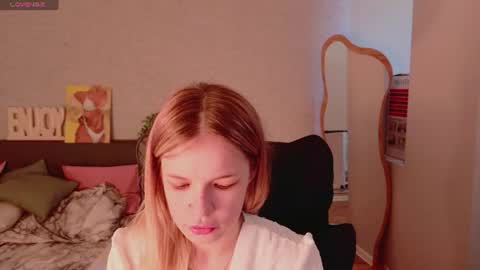 KimEvanss online show from July 24, 7:33 am