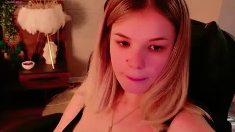KimEvanss online show from July 25, 7:01 am