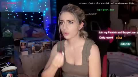 Wolfs Girl online show from July 15, 6:31 pm