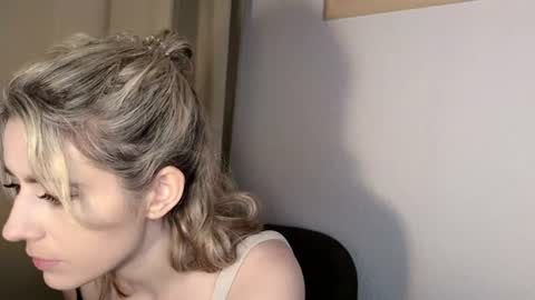 Wolfs Girl online show from August 12, 4:31 pm