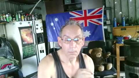 kimintheshed online show from May 9, 9:01 am