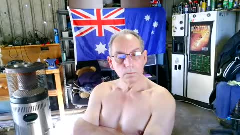 kimintheshed online show from August 2, 6:42 am