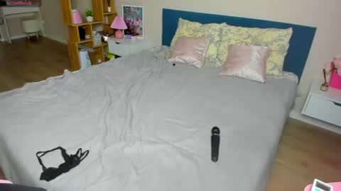 kimkittyns online show from August 7, 12:32 am