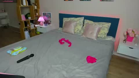 kimkittyns online show from August 11, 3:08 am