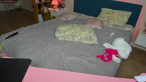kimkittyns online show from August 11, 12:18 pm