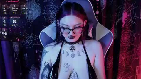 Kim Lennox online show from July 8, 2:10 pm