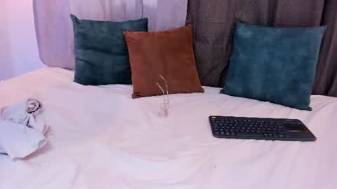 Kim Rihanna online show from August 8, 3:23 pm