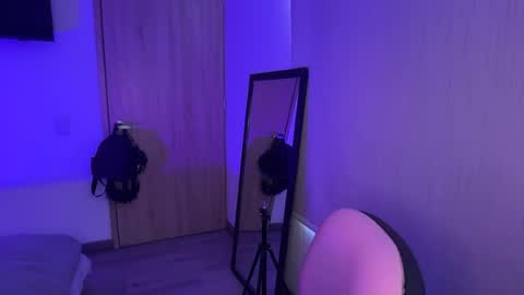 kimmi online show from August 4, 9:01 pm
