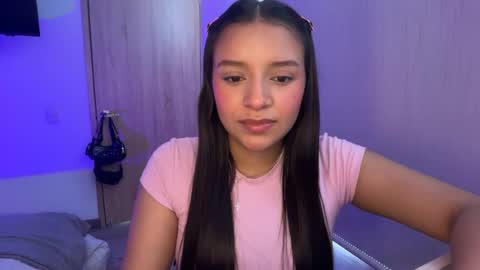 kimmi online show from August 12, 8:33 pm