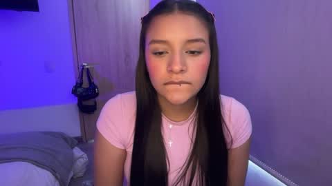 kimmi online show from August 12, 9:39 pm