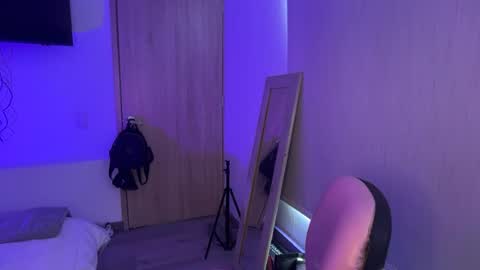 kimmi online show from August 16, 3:38 pm