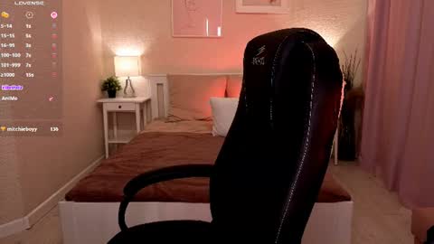  Your Kimmie  follow me  online show from August 12, 3:58 pm