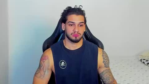 king_of_kings__ online show from August 18, 1:44 am