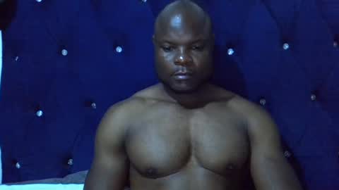 kingnovaa23 online show from August 1, 11:05 am
