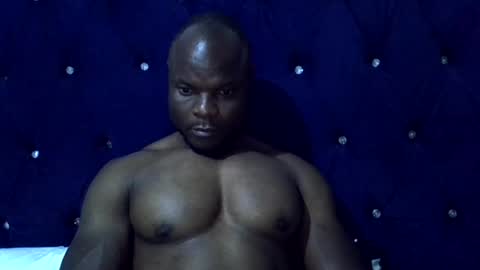 kingnovaa23 online show from August 6, 9:36 pm